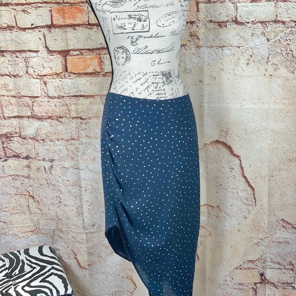 BCBGeneration NWT Navy Polka Dot Asymmetrical Skirt - Picture 6 of 12